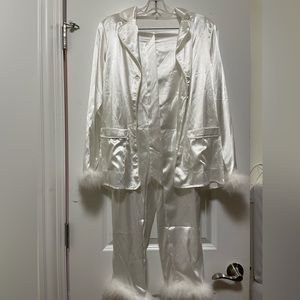 White pajama set with feathers in size small